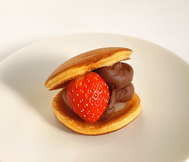 蜂の家 蜂の家 | 佐世保から世界へ 当店自慢のカレー・ジャンボシュークリーム